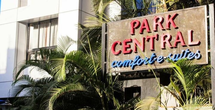 Hotel Park Central Koregaon Park Pune Bagian luar foto