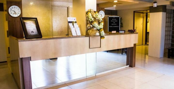 Hotel Park Central Koregaon Park Pune Bagian luar foto