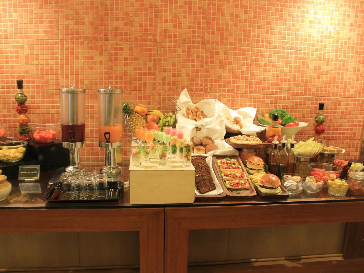 Hotel Park Central Koregaon Park Pune Bagian luar foto