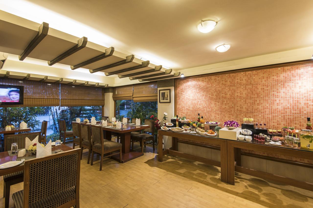 Hotel Park Central Koregaon Park Pune Bagian luar foto