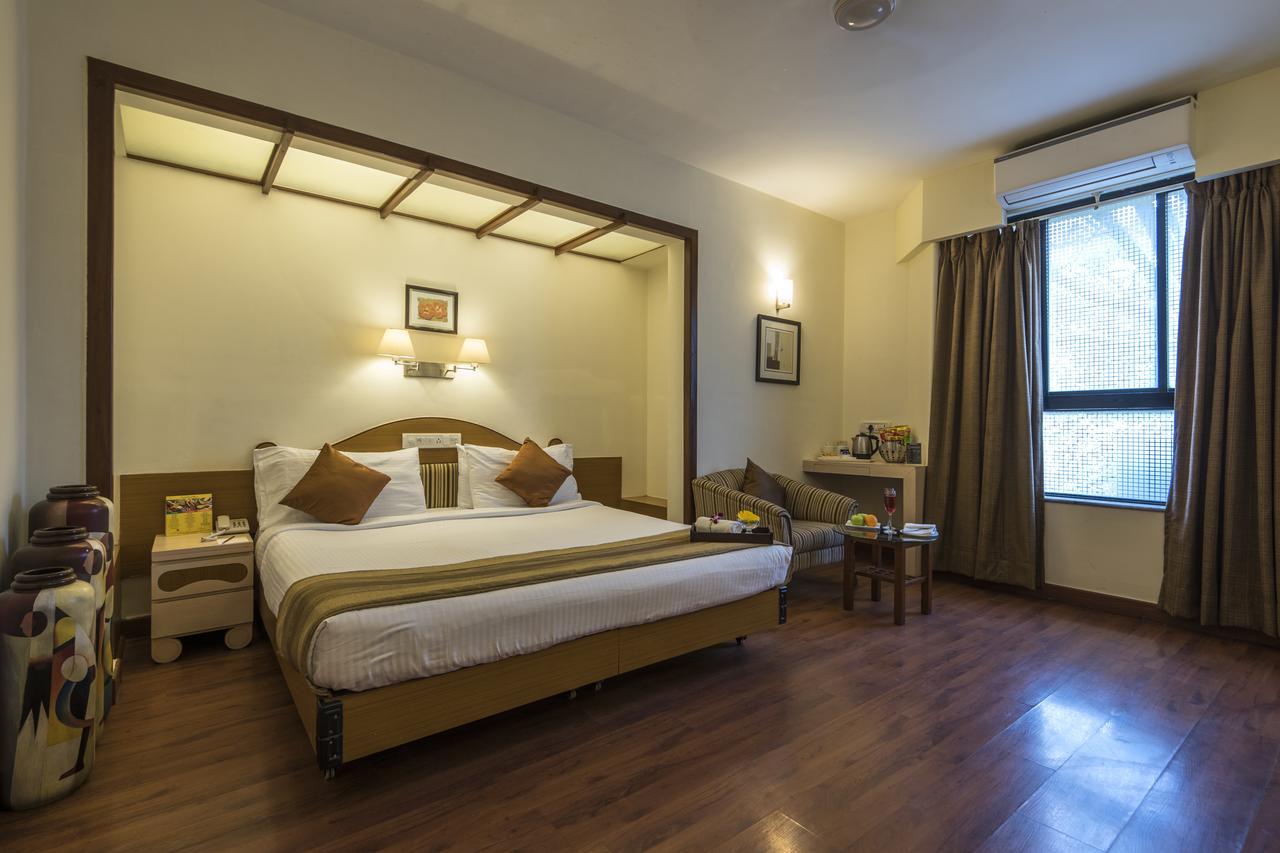 Hotel Park Central Koregaon Park Pune Bagian luar foto