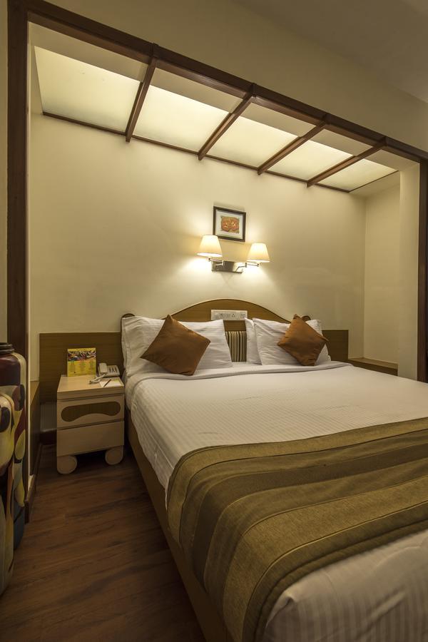 Hotel Park Central Koregaon Park Pune Bagian luar foto