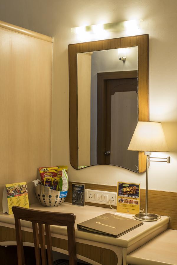 Hotel Park Central Koregaon Park Pune Bagian luar foto
