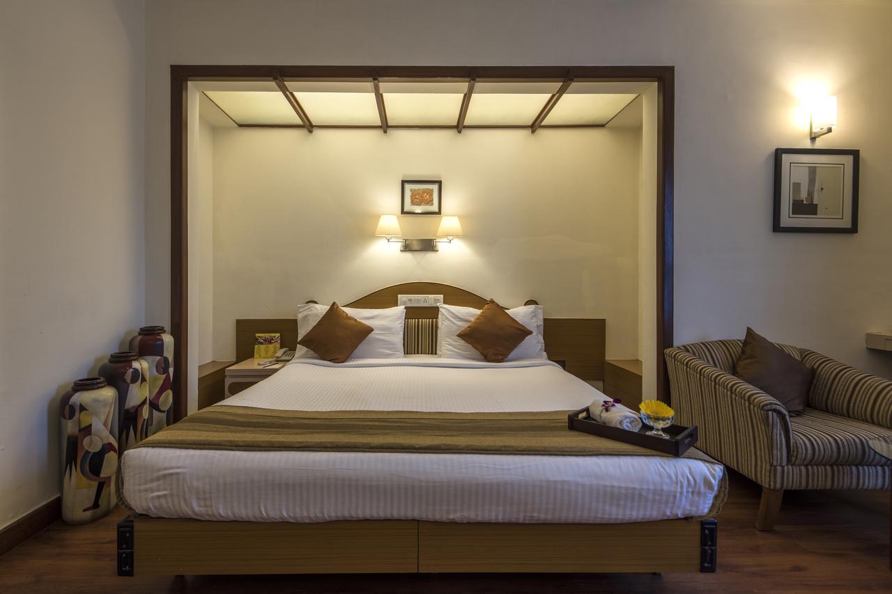Hotel Park Central Koregaon Park Pune Bagian luar foto