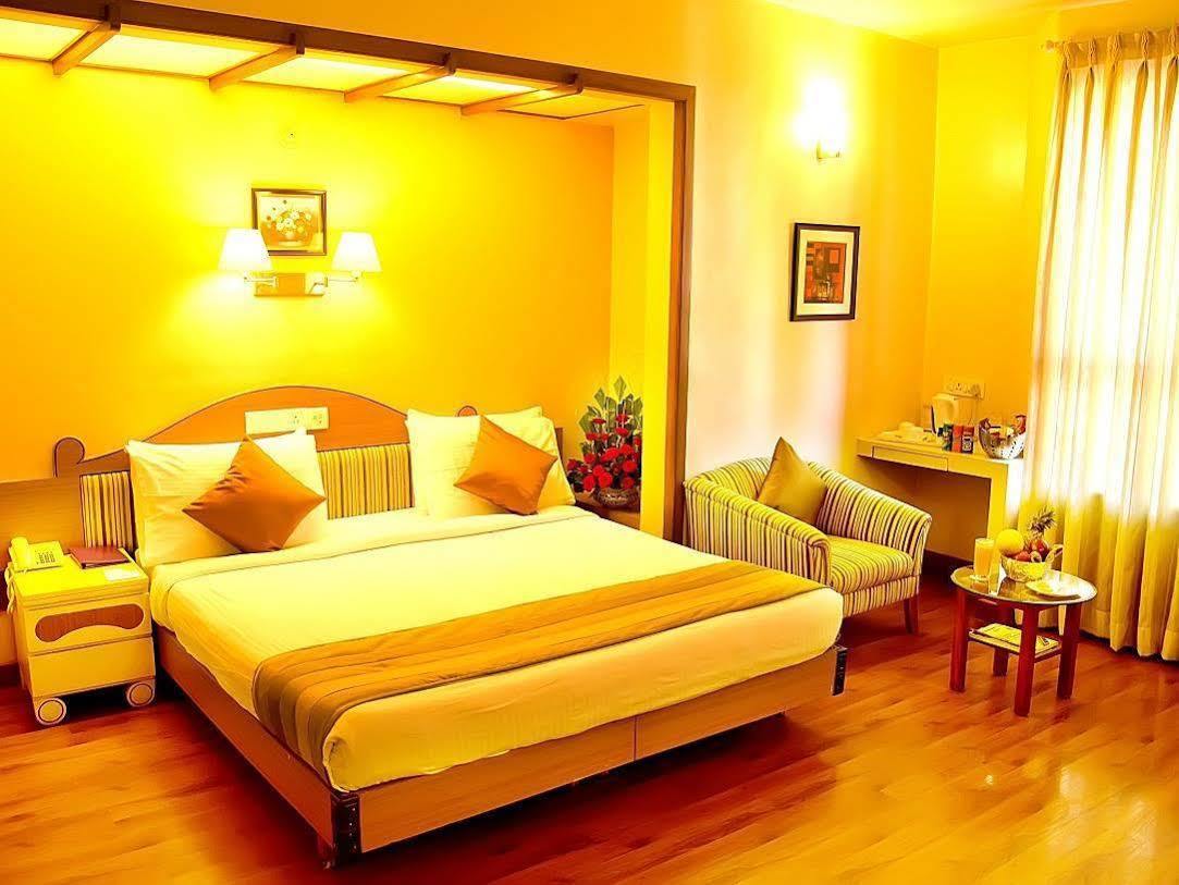 Hotel Park Central Koregaon Park Pune Bagian luar foto