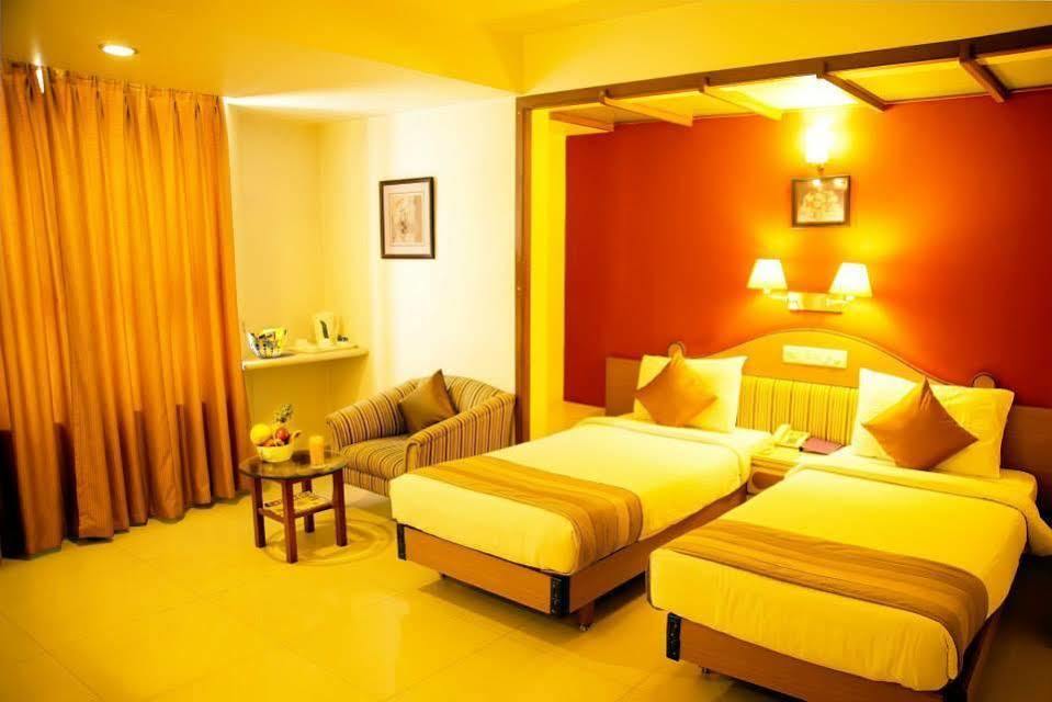 Hotel Park Central Koregaon Park Pune Bagian luar foto