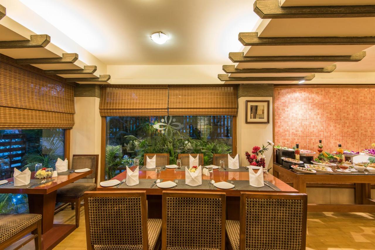 Hotel Park Central Koregaon Park Pune Bagian luar foto