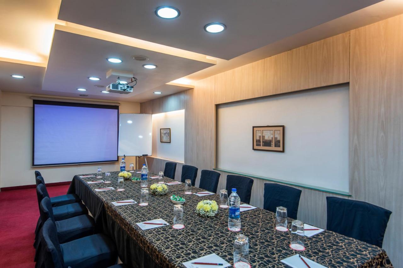 Hotel Park Central Koregaon Park Pune Bagian luar foto