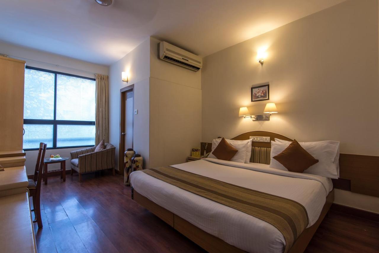 Hotel Park Central Koregaon Park Pune Bagian luar foto