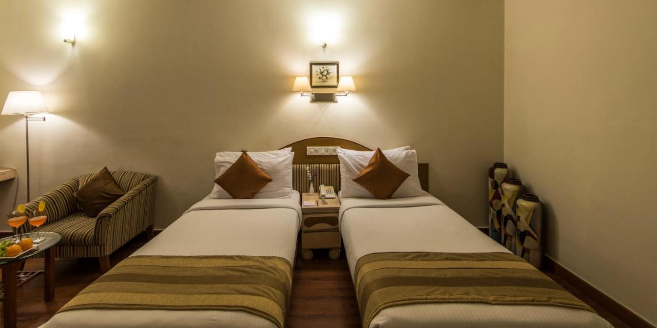 Hotel Park Central Koregaon Park Pune Bagian luar foto