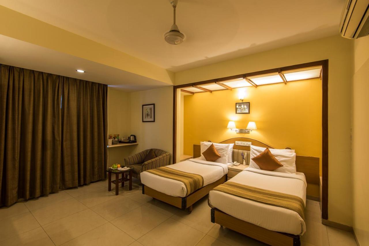 Hotel Park Central Koregaon Park Pune Bagian luar foto