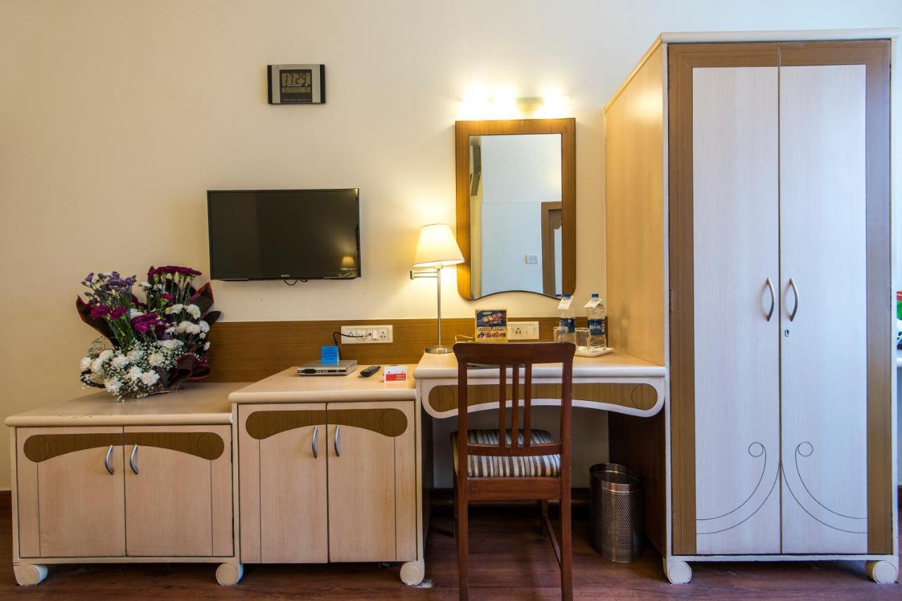 Hotel Park Central Koregaon Park Pune Bagian luar foto